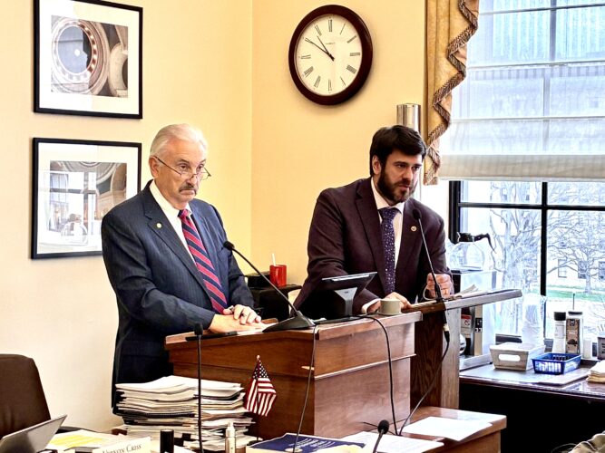 House Finance Committee Moves Amended 5% Tax Cut